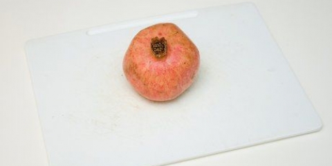 Åbning af et granatæble