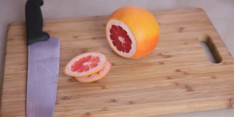 Skæring af en grapefrugt