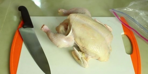 Skær en kylling i kvarte