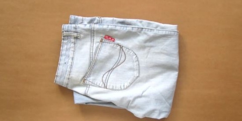 At lave shorts af jeans