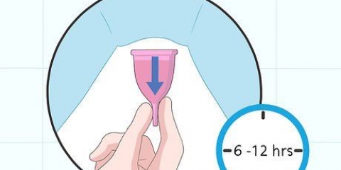 Rengøring af en menstruationskop