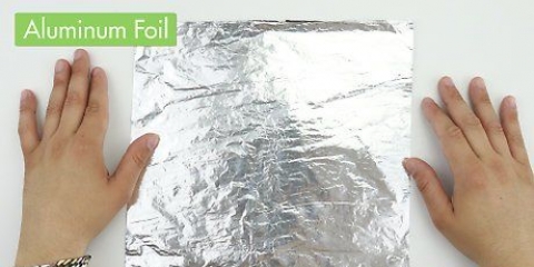 At lave et rør af aluminiumsfolie