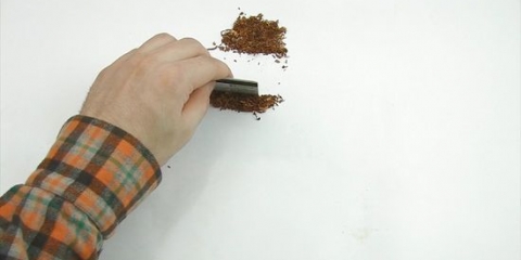 Ruller en cigaret