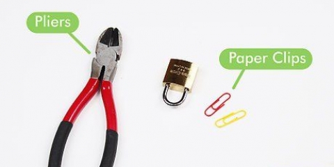 Åbning af en lås med en papirclips