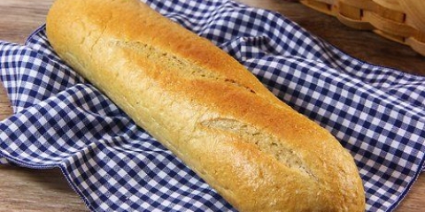 Holde en baguette frisk