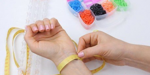 At lave et sildebensarmbånd af rainbow loom-elastiske bånd