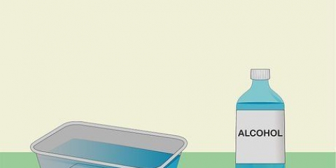 Få gule pletter ud af plastik