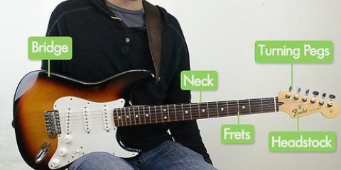 Spiller på guitaren