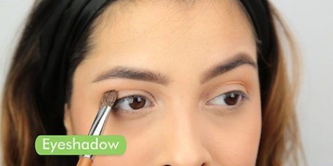 At lave katteøjne med eyeliner