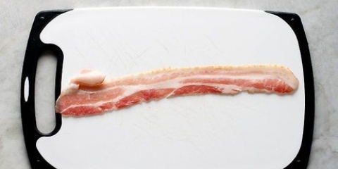 At lave pølser pakket ind i bacon