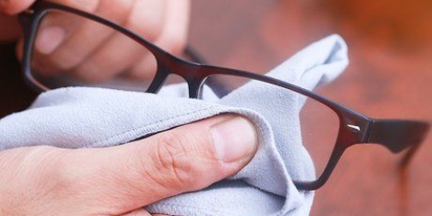 Fjernelse af ridser fra plastiklinser