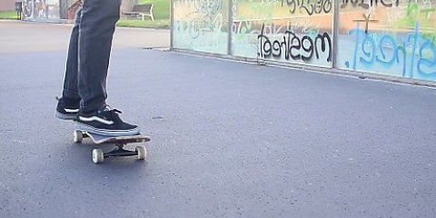 At lære at spinne på et skateboard