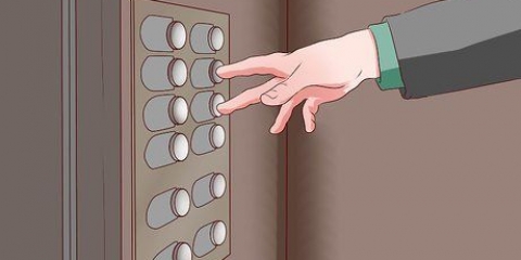 Chikanere folk i en elevator