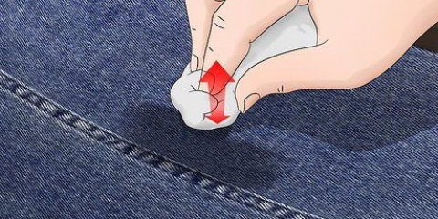 Sådan fjerner du oliepletter fra jeans