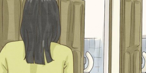 Poop stående på et toilet