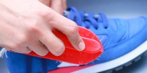 Rengøring af ildelugtende sneakers