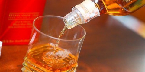 Drikke whisky