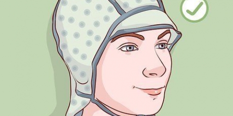 Få dit hår gennem en highlighting-kasket selv