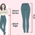 Iført højtaljede jeans