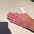 Læg en bandage omkring tommelfingeren