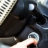 Nulstil din bils automatiske rude efter udskiftning af batteriet